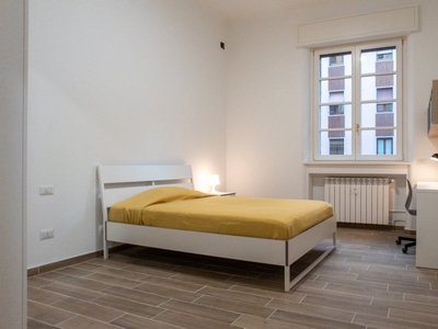 Bella camera in affitto in appartamento con 3 camere da letto a Corvetto
