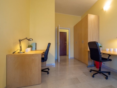 Camera arredata in appartamento a Navigli, Milano