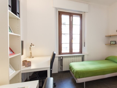 Camera doppia arredata in appartamento a Lodi, Milano