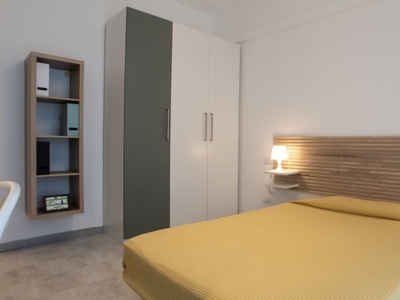 Camera in affitto in appartamento con 2 camere da letto a Bovisa, Milano