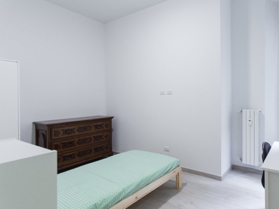 Camera in affitto in appartamento con 2 camere da letto a Milano