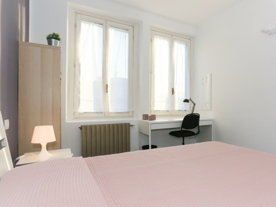 Camera in affitto in appartamento con 3 camere da letto a Portello, Milano