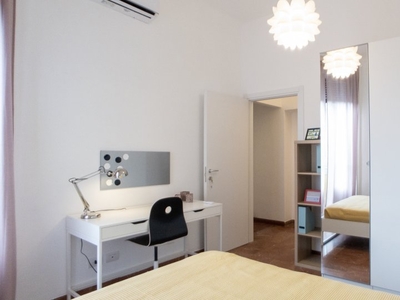 Camera in affitto in appartamento con 5 camere da letto a Città Studi, Milano