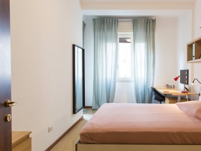 Camera in appartamento con 3 camere da letto a Fiera Milano