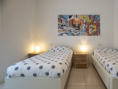 Letti in affitto in un appartamento condiviso con 2 camere da letto a Precotto