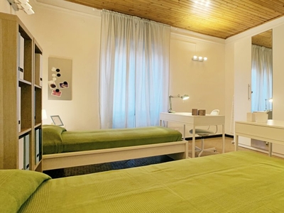 Letto in camera in appartamento con 2 camere da letto a Navigli, Milano