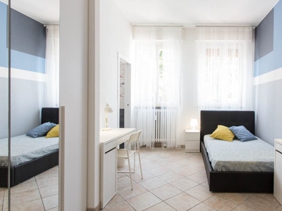 Posto letto in affitto in appartamento con 2 camere da letto a Bovisa, Milano
