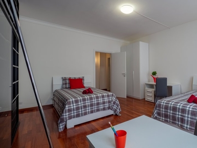 Posto letto in affitto in appartamento con 5 camere da letto a Conchetta