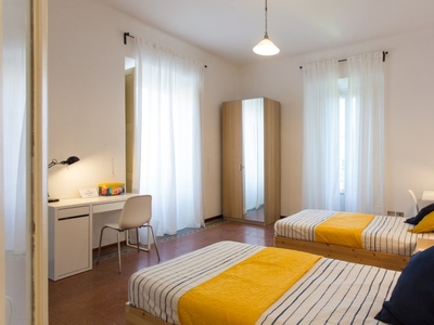 Spaziosa stanza in affitto in appartamento a Navigli, Milano