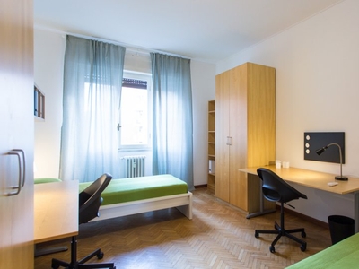 Stanza condivisa in appartamento con 3 camere da letto a Fiera Milano
