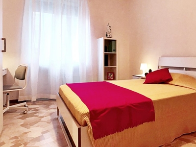 Stanza elegante in affitto in appartamento con 2 camere da letto a Turro, Milano