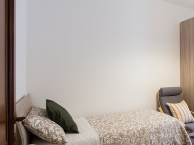 Stanza in affitto in appartamento con 4 camere da letto a Navigli, Milano