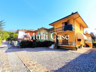 villa in vendita a Camaiore