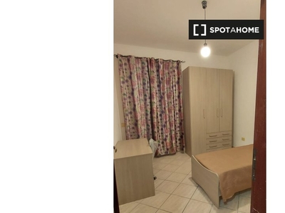 Affittasi stanze in appartamento con 3 camere a Tor Vergata