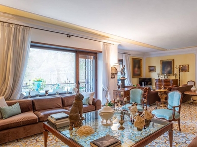Appartamento di prestigio di 220 m² in vendita Napoli, Italia