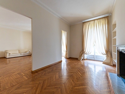 Appartamento in Affitto a Torino, zona Centro, 1'200€, 180 m²
