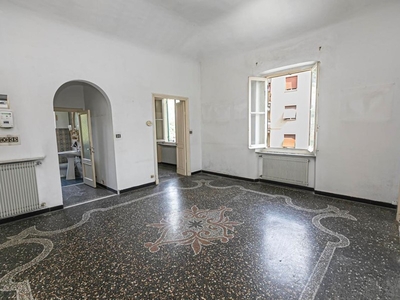 Appartamento in Vendita a Genova, 45'000€, 101 m²