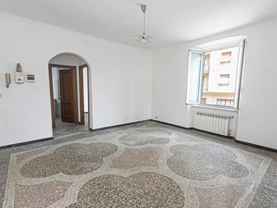 Appartamento in Vendita a Genova, 47'000€, 103 m²