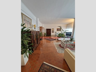 Appartamento in Vendita a Livorno, zona marradi, 450'000€, 220 m²