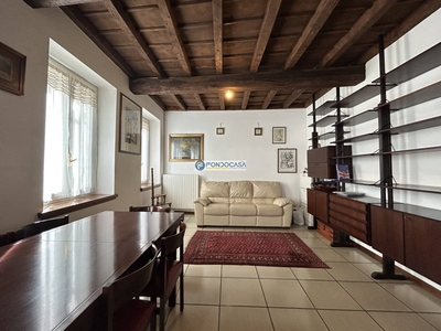 Appartamento in Vendita a Pavia, zona Centro Storico, 585'000€, 220 m²