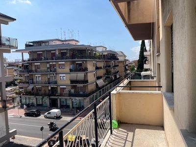 Bilocale in Vendita a Roma, 185'000€, 68 m²