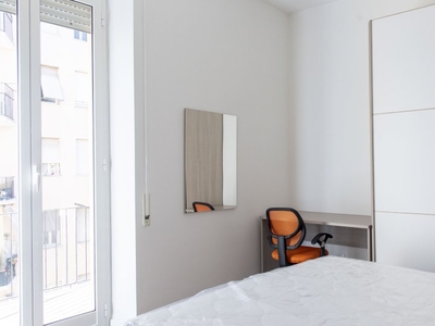 Camera in affitto in appartamento con 3 camere da letto a Roma
