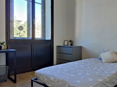 Camera in affitto in appartamento con 7 camere da letto a Milano