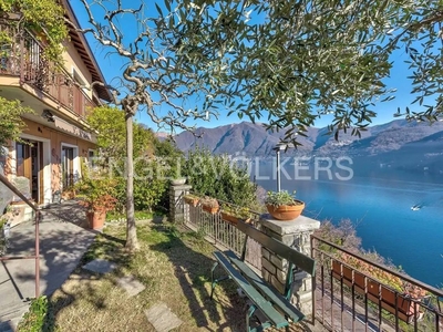Prestigiosa casa di 198 mq in vendita Via Ranzato, 30, Moltrasio, Lombardia
