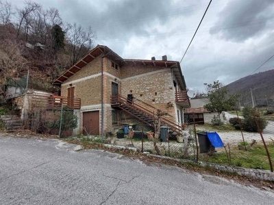 Casa in vendita in Nocera Umbra, Italia