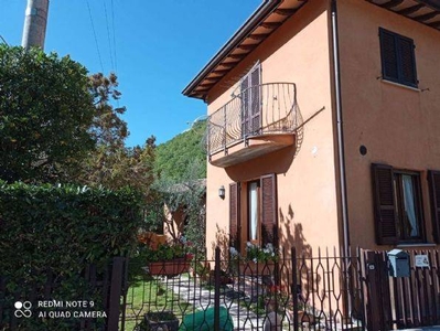 Casa in vendita in Nocera Umbra, Italia