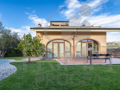 Casa in vendita in Sant'Angelo Romano, Italia