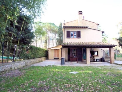 Casa in vendita in Volterra, Italia