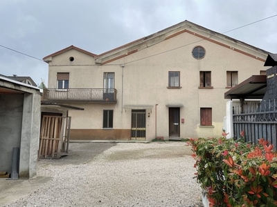 Casa Indipendente in Via Camin, 44, Schio (VI)