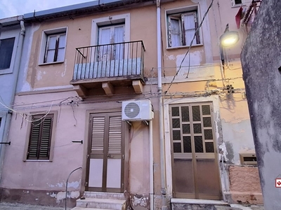 Casa Semi Indipendente in Vendita a Messina, 14'900€, 65 m²