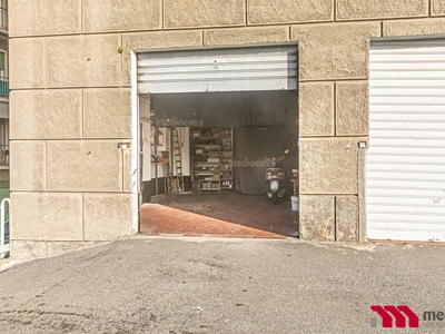 Garage / Posto auto in Via Napoli in zona Principe a Genova