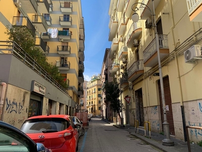 Immobile commerciale in Affitto a Salerno, 550€, 45 m²