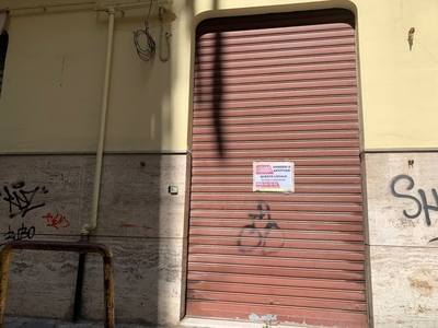 Immobile commerciale in Affitto a Salerno, 950€, 65 m²