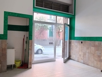 Immobile commerciale in Affitto a Salerno, zona Vestuti, 950€, 40 m²