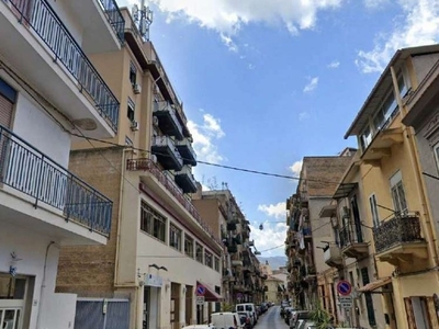 Immobile commerciale in Vendita a Palermo, 1'261'519€, 3107 m²