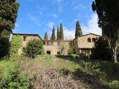 In Vendita: Typical Tuscan Farmhouse with Land in Chianti, Castelnuovo Berardenga