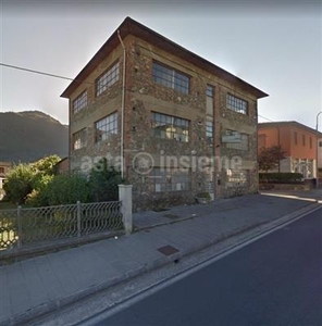 Laboratorio in buono stato di 858 mq.