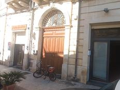 Locale in zona Corso Gelone