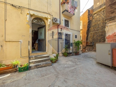 Casa Semi Indipendente in Vendita a Catania, zona Centro Storico, 68'000€, 55 m²