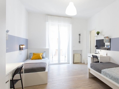 Posto letto in camera condivisa in affitto in appartamento con 6 camere da letto a Milano