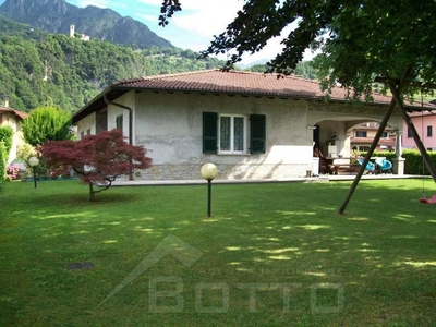 Casa di 456 mq in vendita via prati 58, Carlazzo, Como, Lombardia