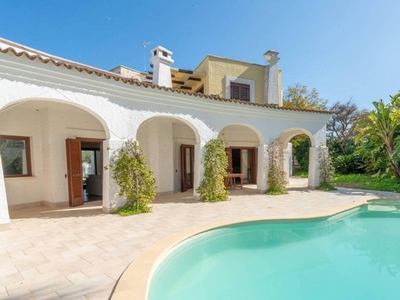 Esclusiva villa di 290 mq Via Capirro I, 20, Trani, Barletta - Andria - Trani, Puglia