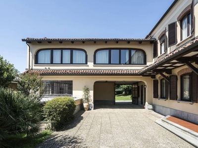 Prestigiosa villa di 374 mq in vendita, Strada dei Cunioli Alti, 87, Moncalieri, Provincia di Torino, Piemonte