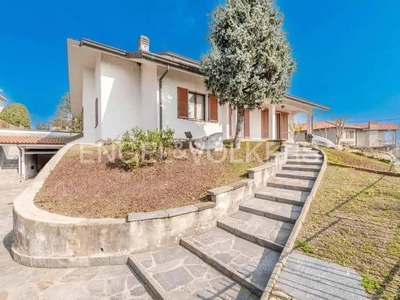 Villa in vendita Via Armando Diaz, 2, Lurago d'Erba, Lombardia