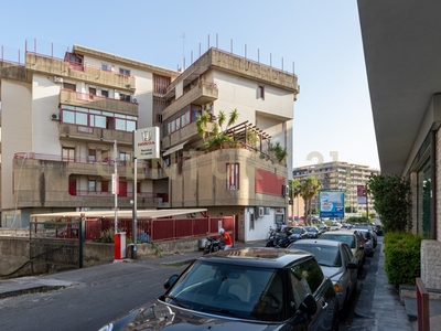 Quadrilocale in Affitto a Catania, 1'800€, 127 m²