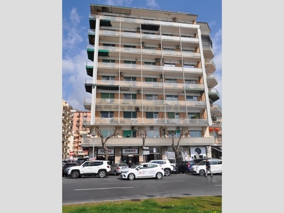 Quadrilocale in Vendita a Catania, 180'000€, 141 m²